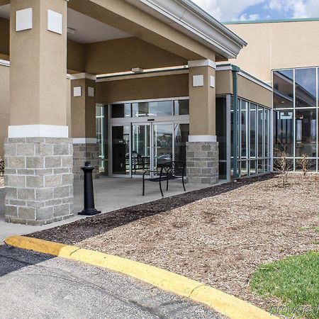 Lifestyle Inn Cedar Falls Bagian luar foto