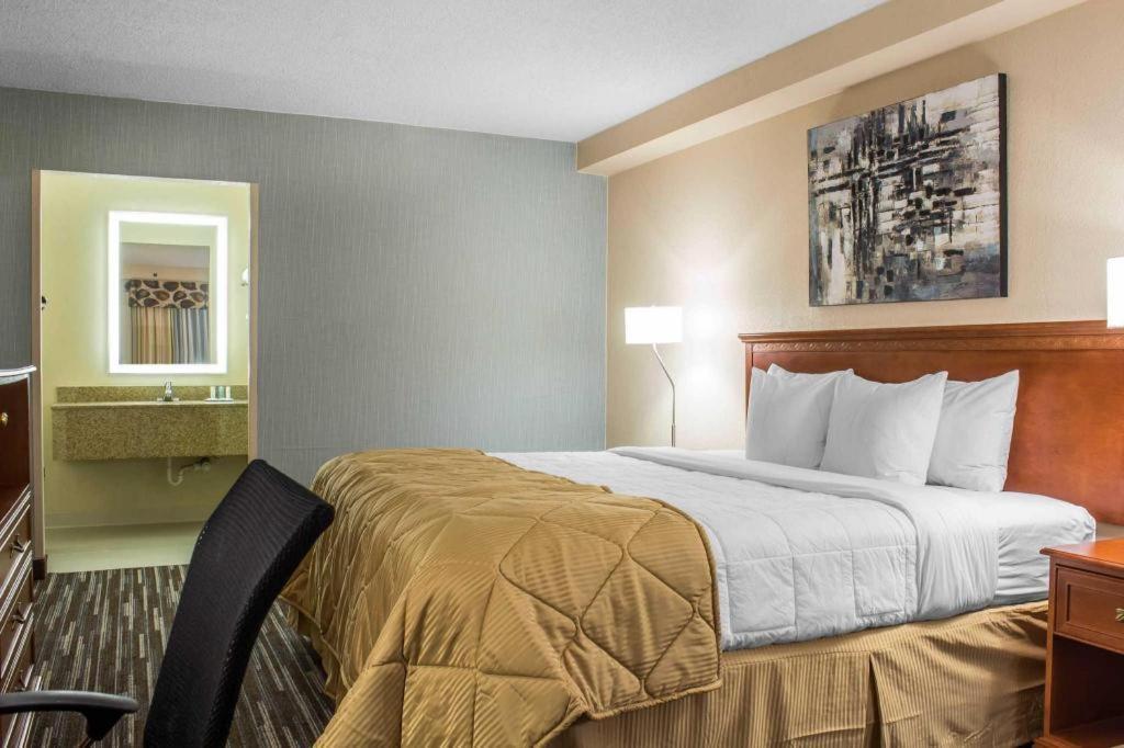 Lifestyle Inn Cedar Falls Bagian luar foto