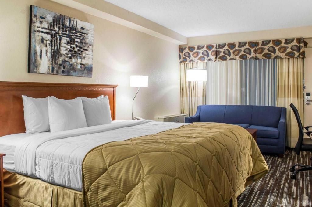 Lifestyle Inn Cedar Falls Bagian luar foto