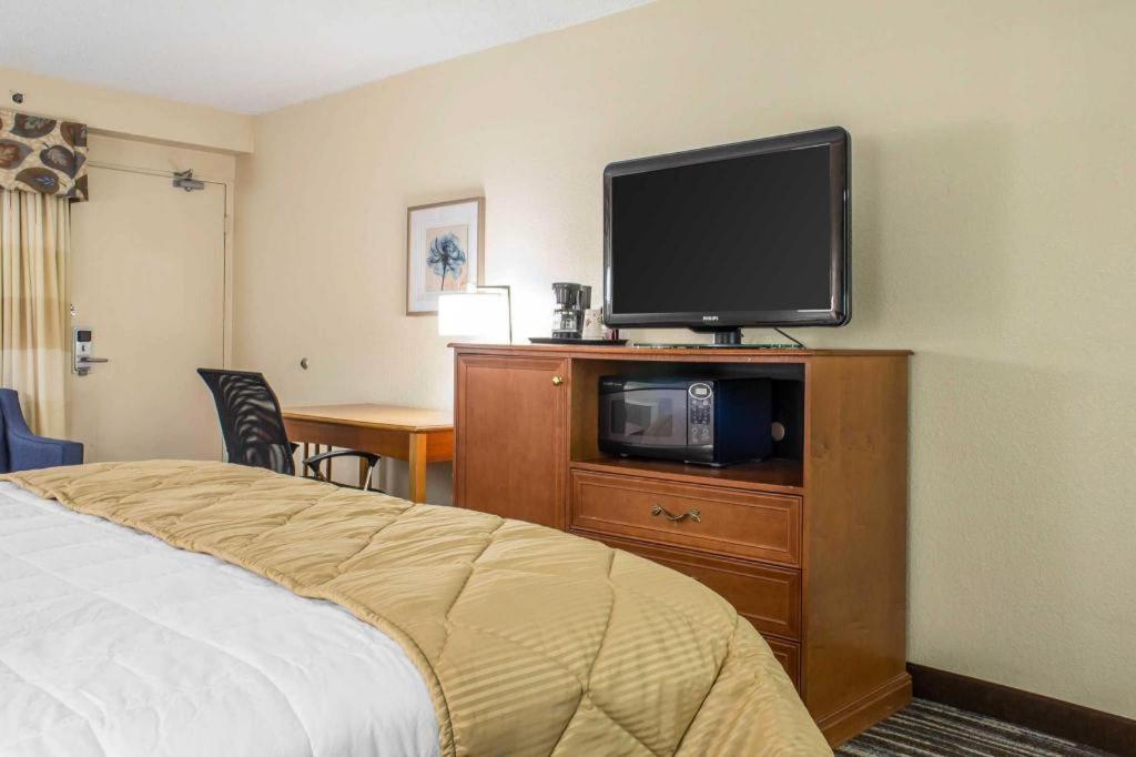 Lifestyle Inn Cedar Falls Bagian luar foto