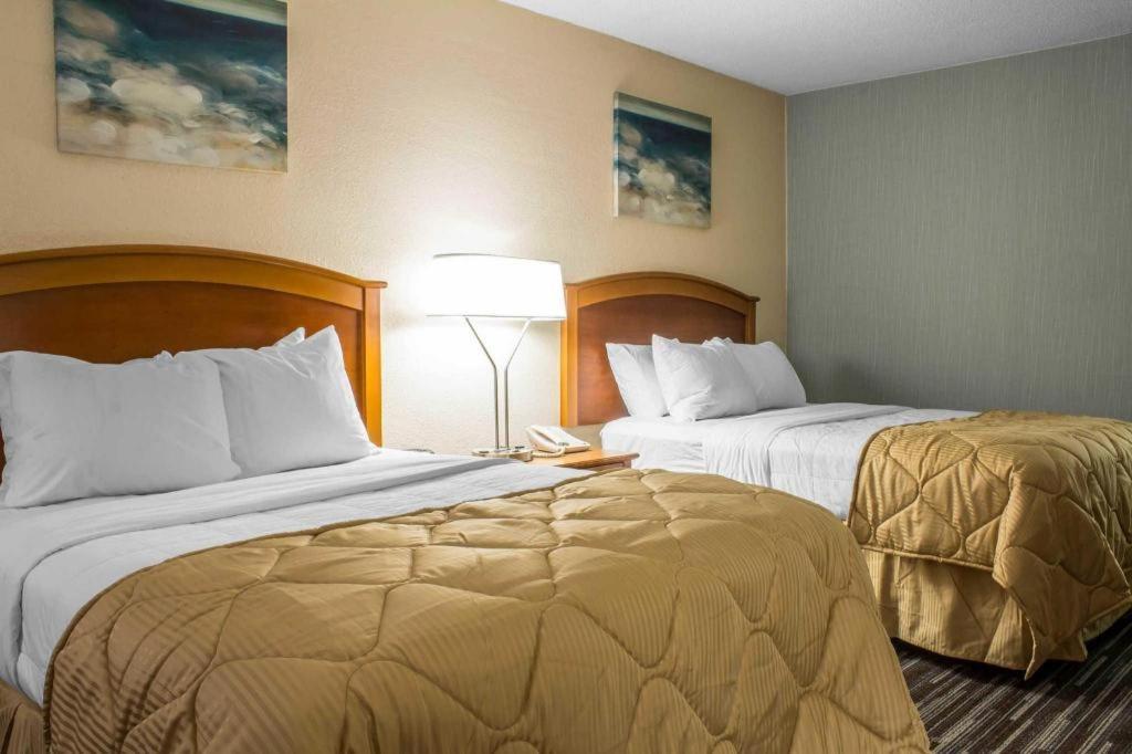 Lifestyle Inn Cedar Falls Bagian luar foto