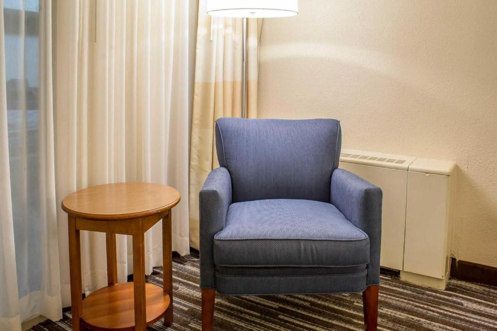 Lifestyle Inn Cedar Falls Bagian luar foto