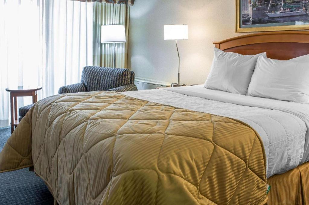 Lifestyle Inn Cedar Falls Bagian luar foto