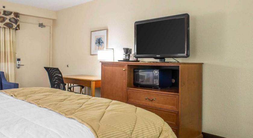 Lifestyle Inn Cedar Falls Bagian luar foto