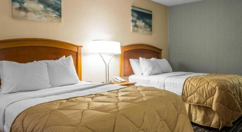 Lifestyle Inn Cedar Falls Bagian luar foto