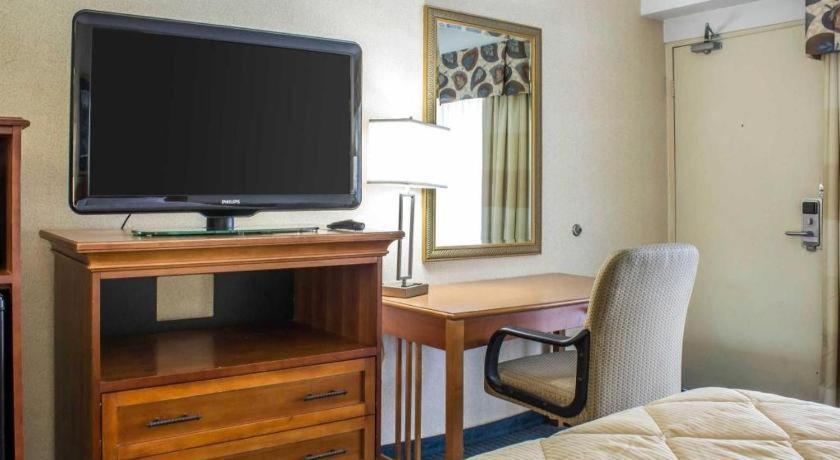 Lifestyle Inn Cedar Falls Bagian luar foto