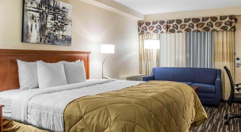 Lifestyle Inn Cedar Falls Bagian luar foto