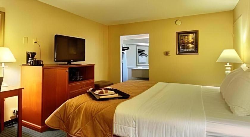 Lifestyle Inn Cedar Falls Bagian luar foto