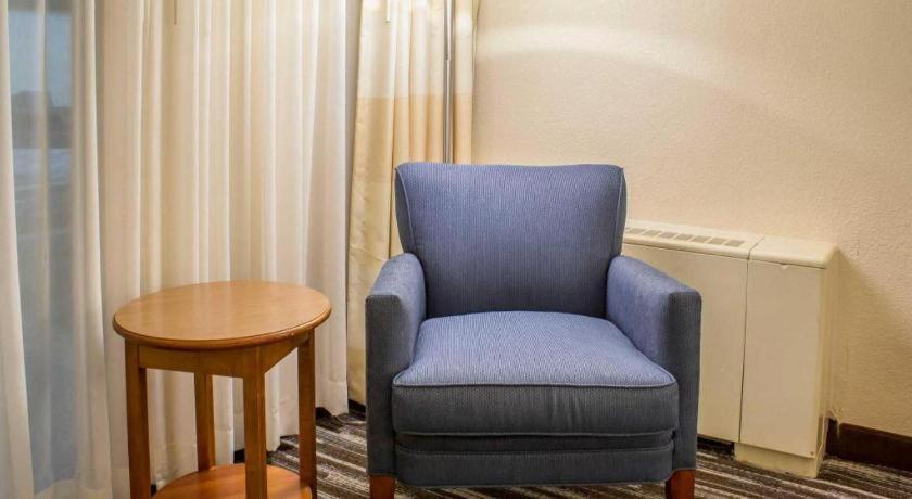 Lifestyle Inn Cedar Falls Bagian luar foto