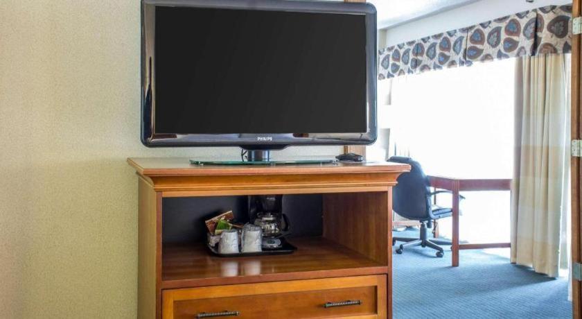 Lifestyle Inn Cedar Falls Bagian luar foto